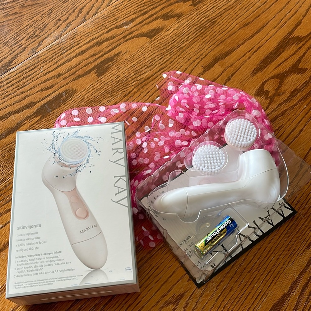 Mary Kay Skinvigorate Cleaning Brush